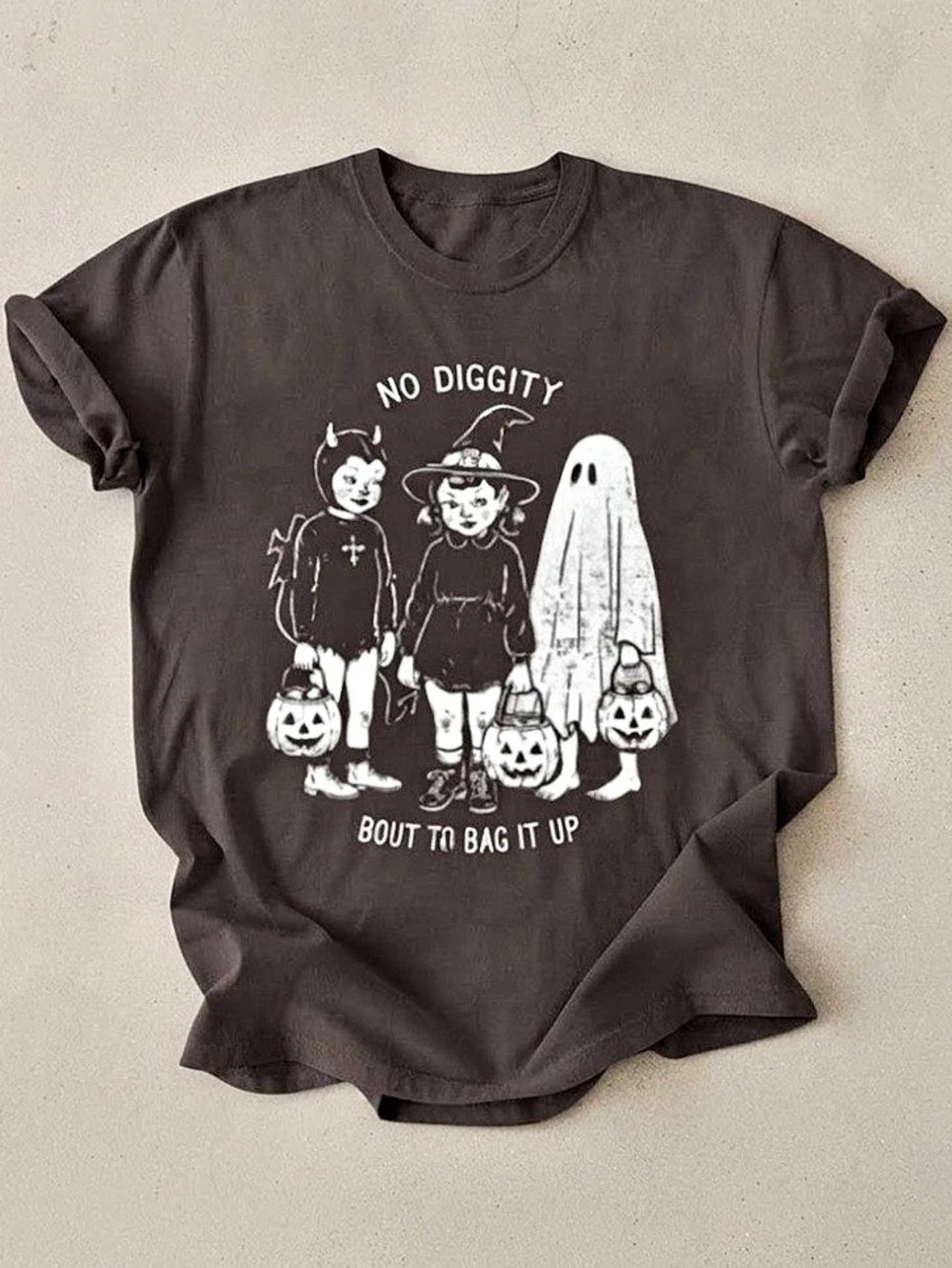 No Diggity Halloween Funny Trick Or Treat Graphic Gildan T-Shirt